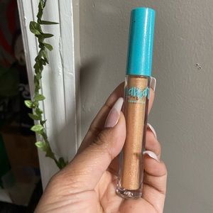 Alamar Cosmetics lip gloss